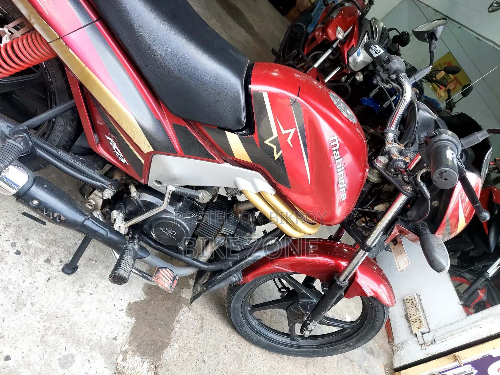 Mahindra Centuro 2017 Red