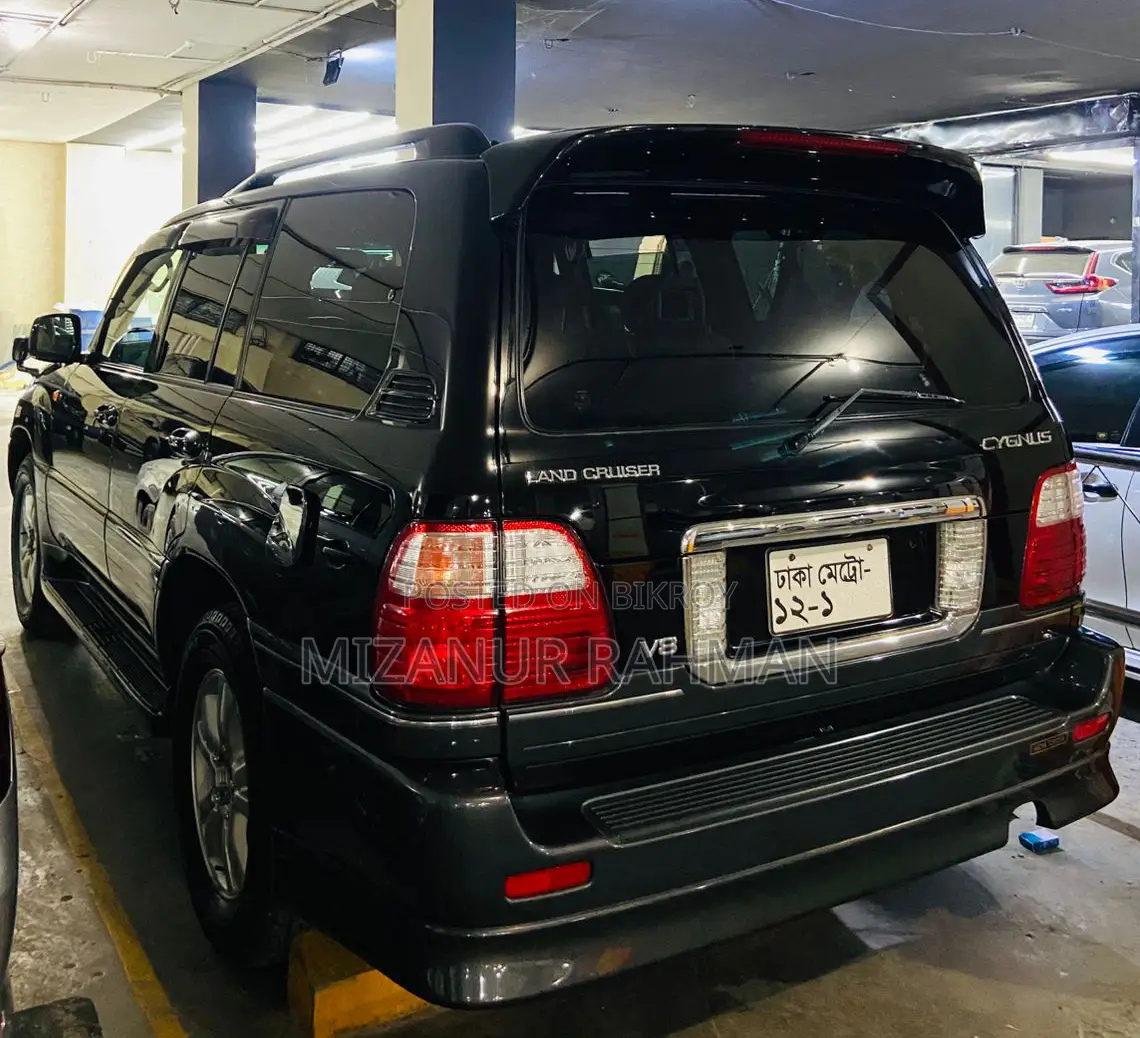 টয়োটা ল্যান্ড ক্রুজার ২০০৪ কালো