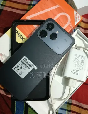 টেকনো স্পার্ক ৪০ ১২৮ জিবি কালো