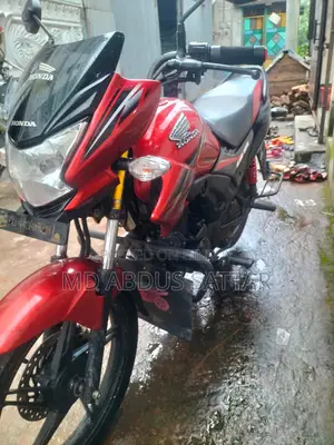 হোন্ডা সিবি ২০২৪ লাল