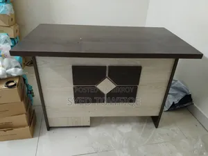 Office Table With 3 Chairs and Aquarium