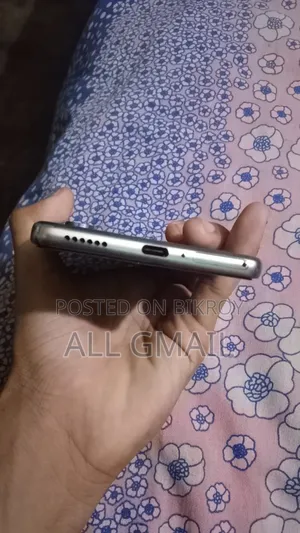 টেকনো ক্যামন ৪০ ২৫৬ জিবি কালো