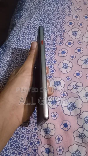 টেকনো ক্যামন ৪০ ২৫৬ জিবি কালো