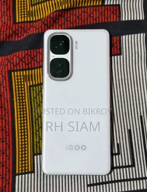 iQOO 256 GB White