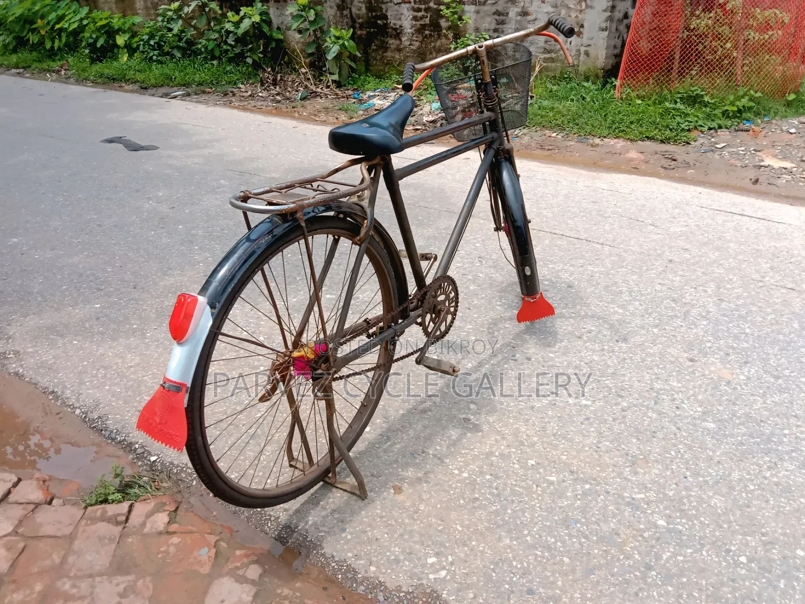 Phoenix 28" New Tyre, Tube & Basket