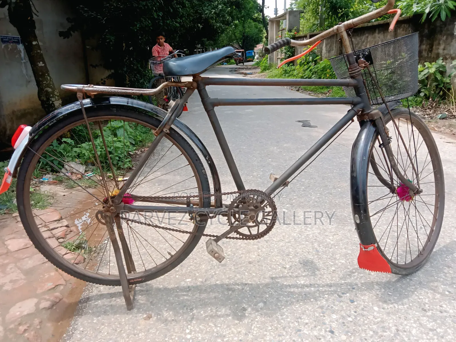 Phoenix 28" New Tyre, Tube & Basket