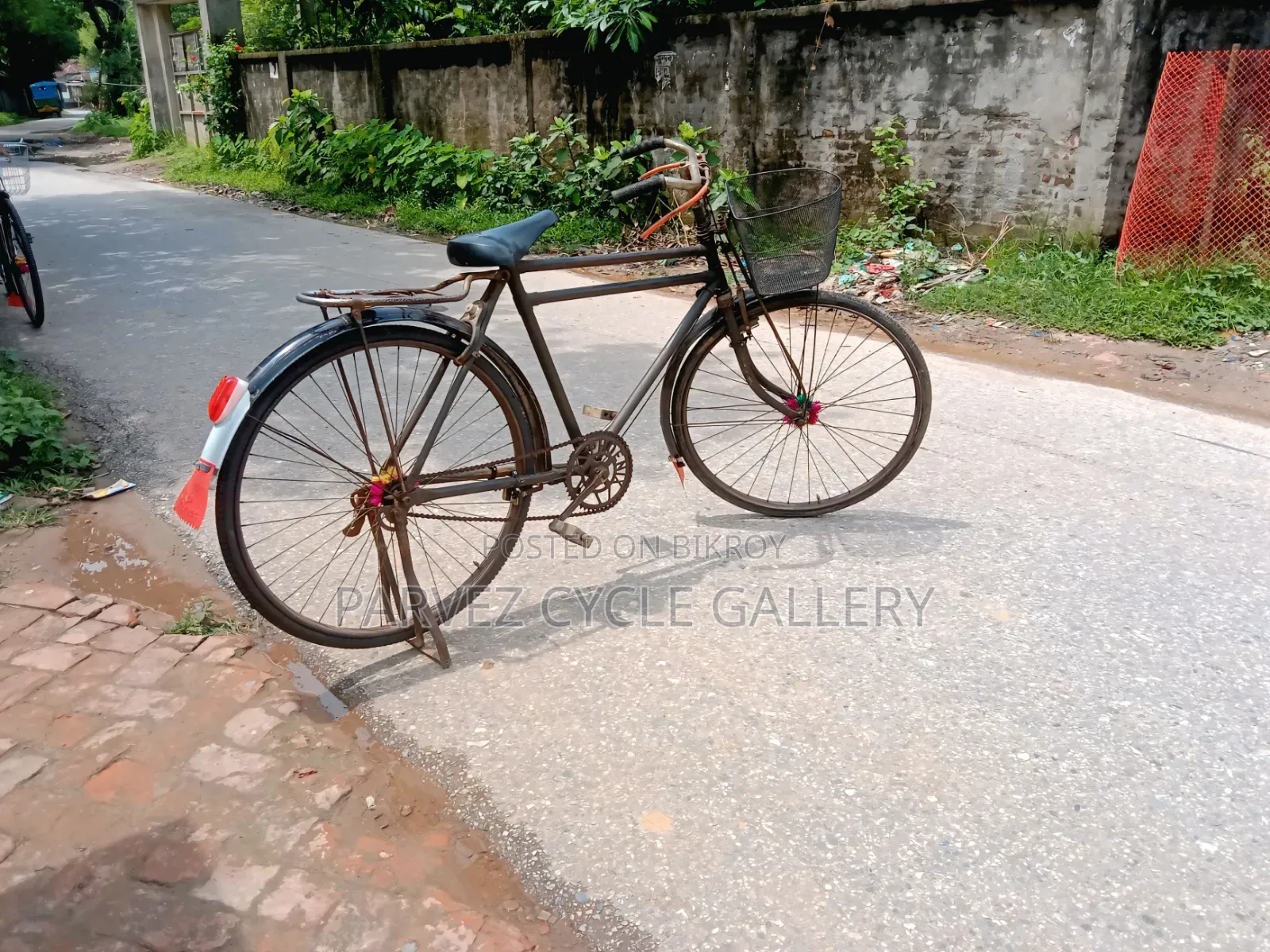 Phoenix 28" New Tyre, Tube & Basket