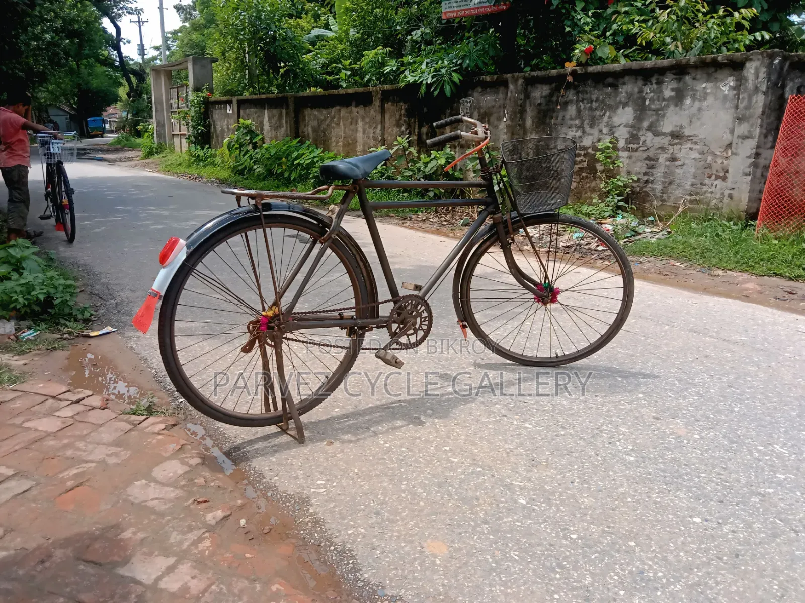 Phoenix 28" New Tyre, Tube & Basket