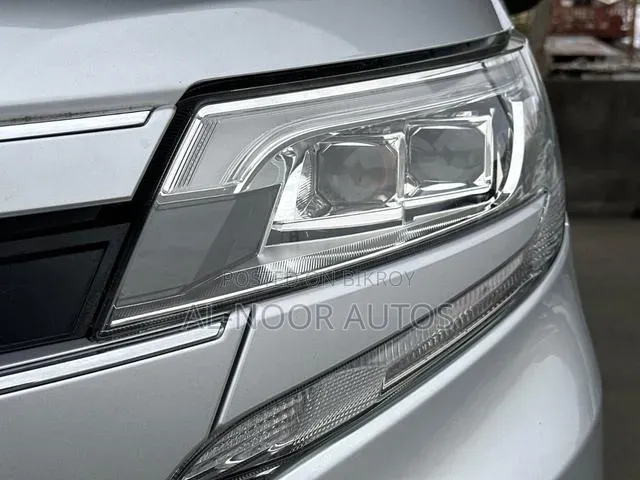 Toyota Noah 2021 Silver