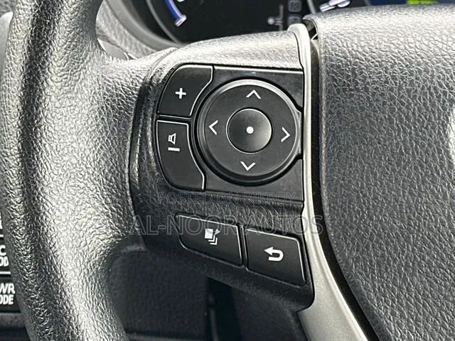 Toyota Noah 2021 Silver