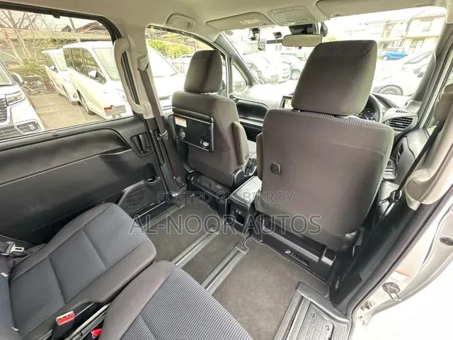 Toyota Noah 2021 Silver