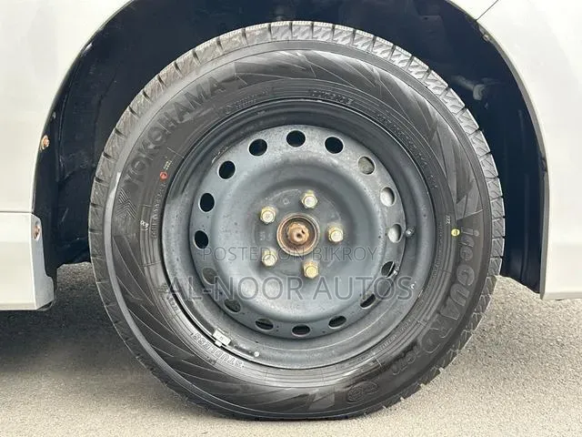 Toyota Noah 2021 Silver