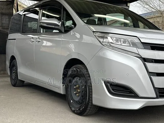 Toyota Noah 2021 Silver