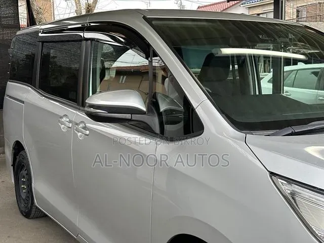 Toyota Noah 2021 Silver