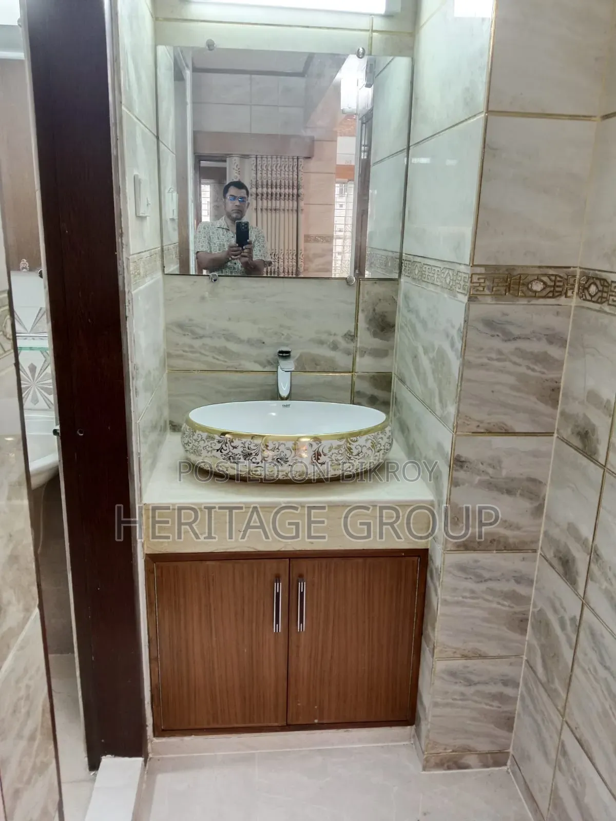 Furnished 3-bedroom Apartment in Shaheen Cottage, Mogbazar for rent
