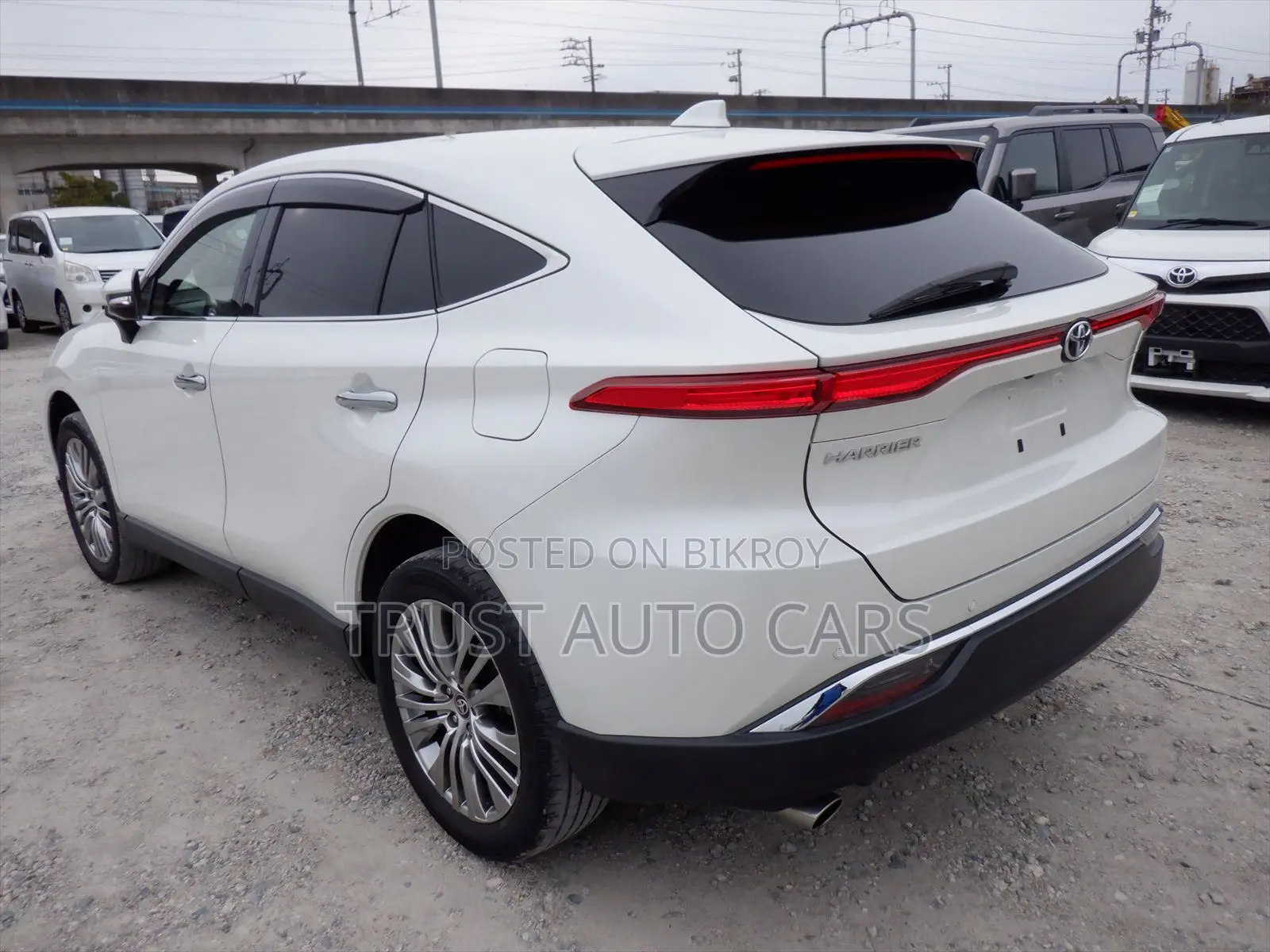 Toyota Harrier 2.0 2021 Pearl