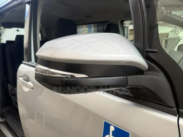 টয়োটা নোয়া ২০২১ সিলভার