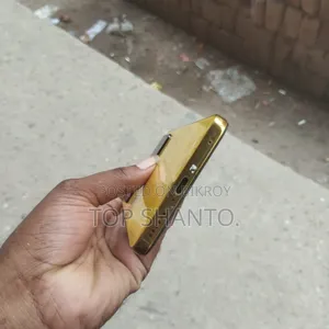 Mobile Phone 256 GB Yellow