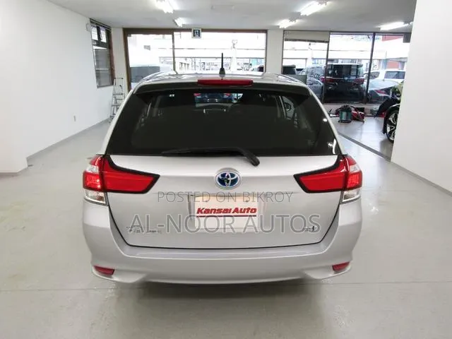 Toyota Corolla Fielder 2021 Silver