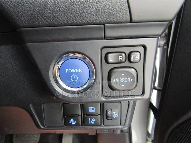 Toyota Corolla Fielder 2021 Silver