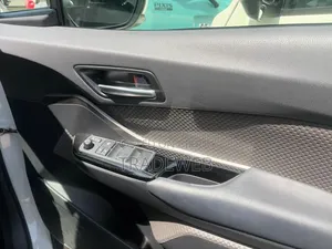 Toyota C-HR 2021 Pearl