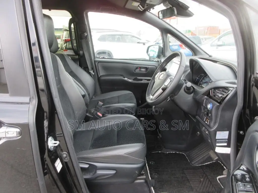 Toyota Voxy 2021 Black