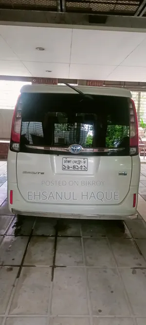 টয়োটা এস্কয়ার ১.৮ ফ্রন্ট হুইল ড্রাইভ হাইব্রিড (৭ সিটার) ২০১৬ পার্ল