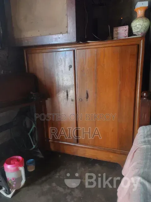 Fresh, no problems. It is made of very good teak wood.