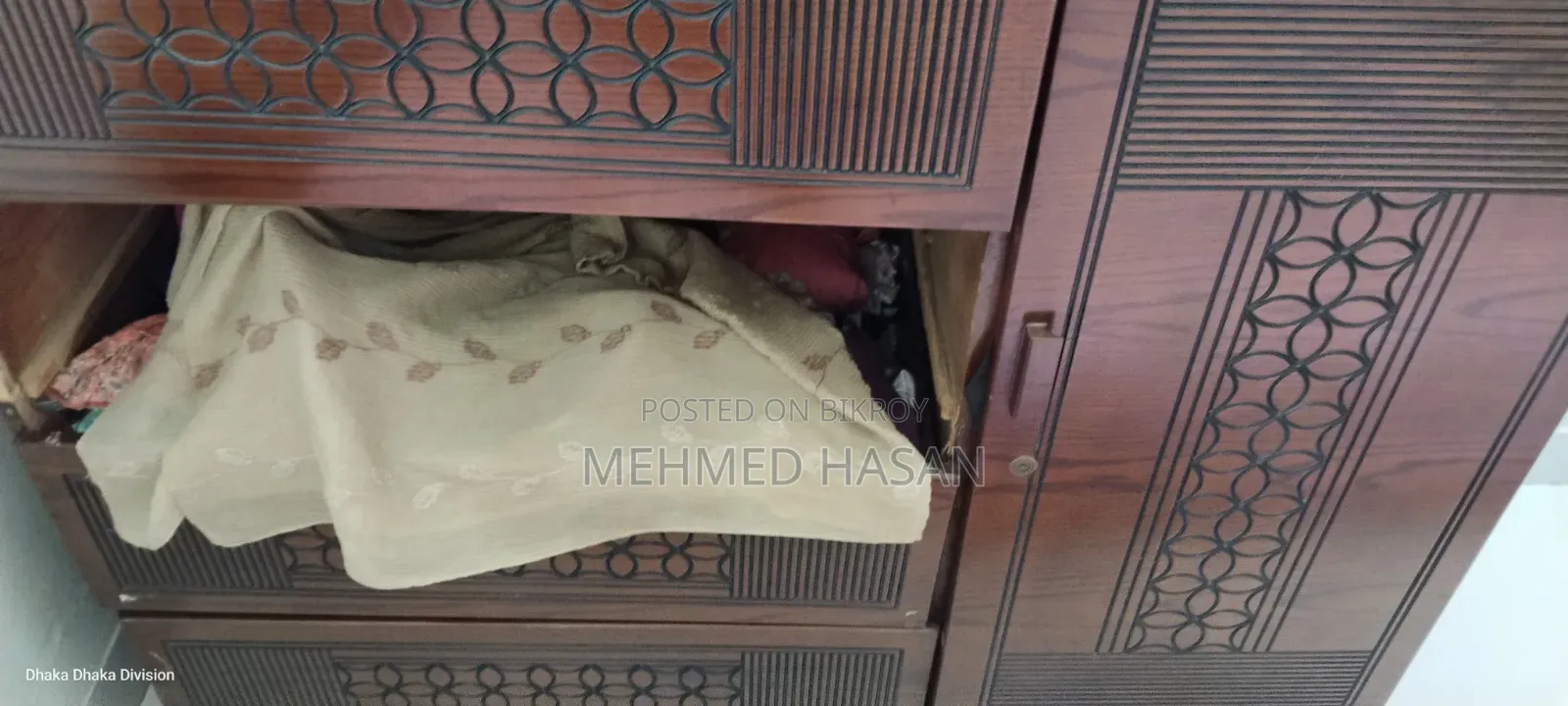 Used Wardrobe, 1 Part Broken