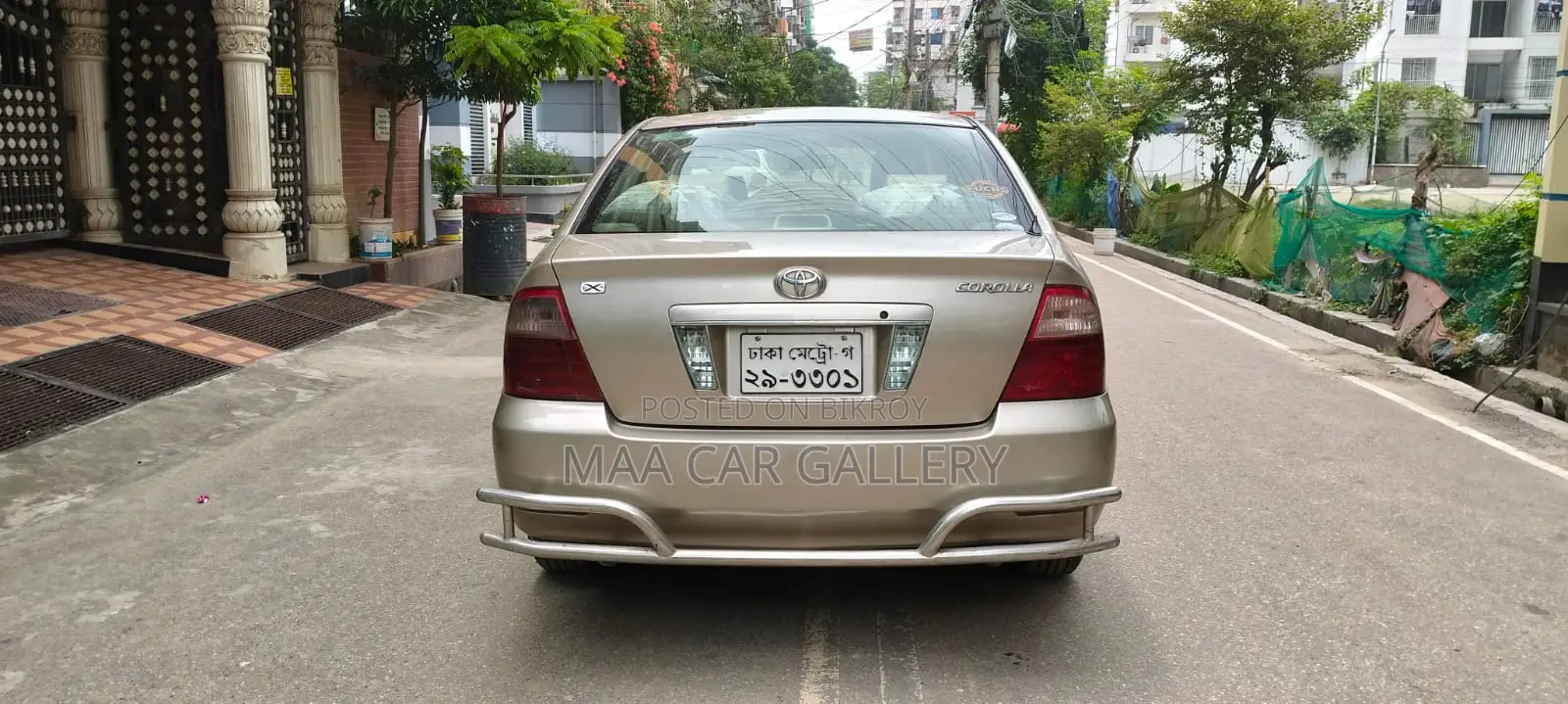 টয়োটা করোলা ২০০৪ গোল্ড