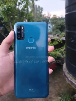 Infinix Hot 9 Play 32 GB Blue