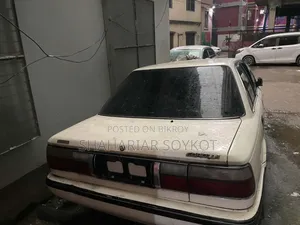 Toyota Corolla 1998 White