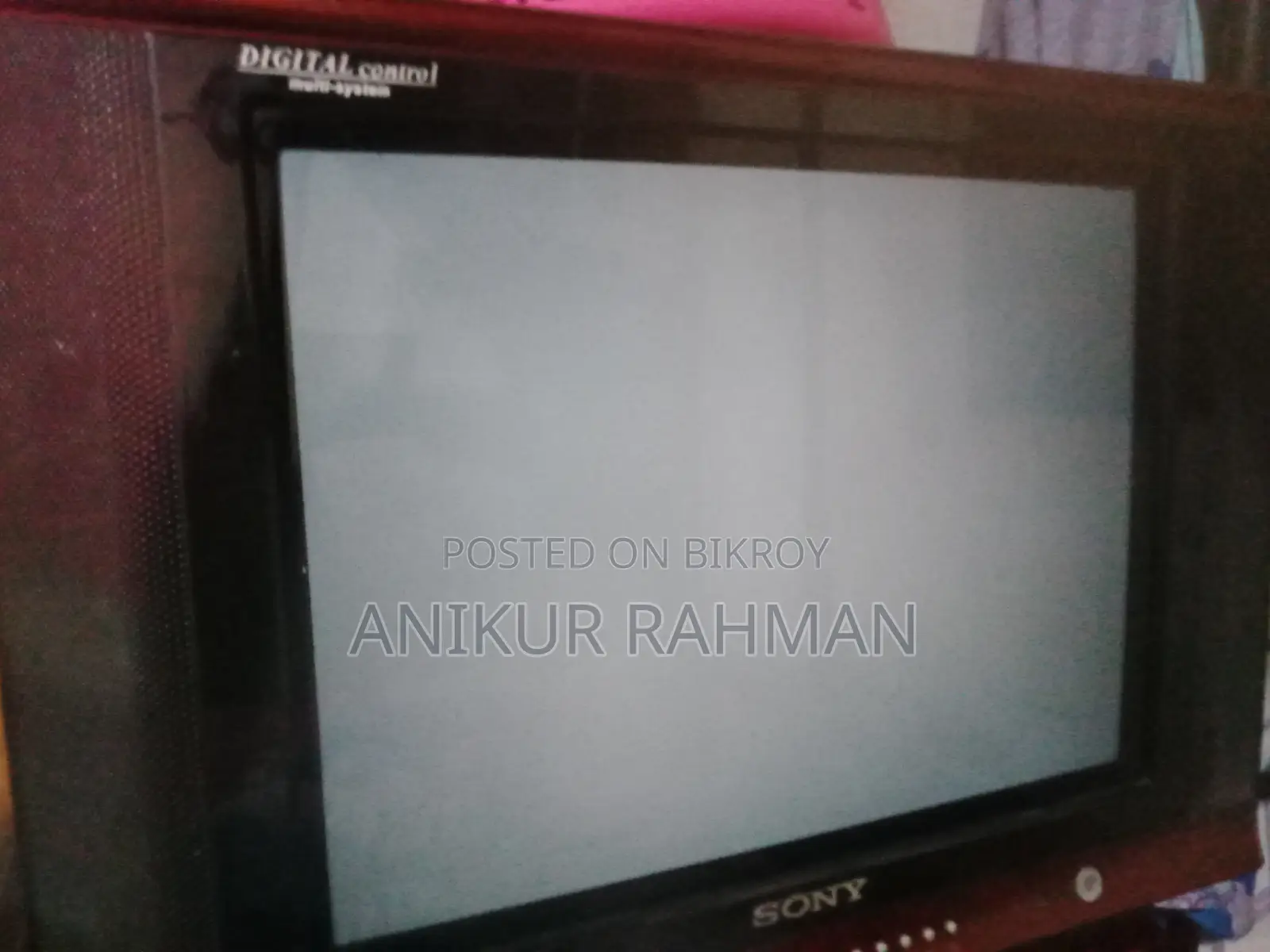 বড় ২৪ ইঞ্চি টিভি। এই টিভিটি একদম ফ্রেশ এবং দীর্ঘস্থায়ী ব্যবহারের উপযোগী।