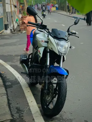 সুজুকি জিক্সার মনোটোন ২০১৭ ব্লু