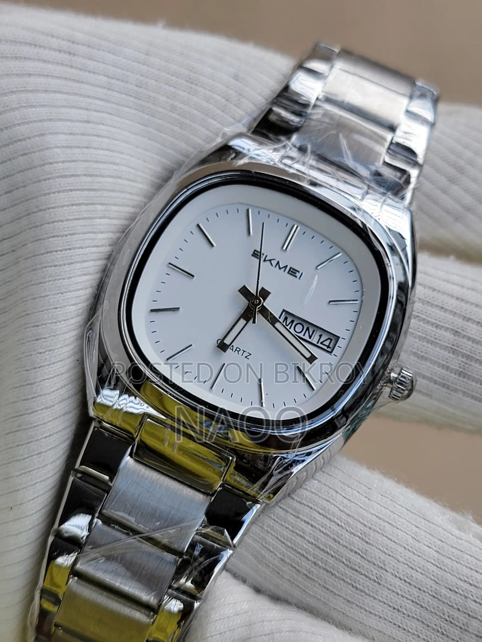 Skmei Quartz Men's Watch Silver Stainless Steel Strap With White Dial