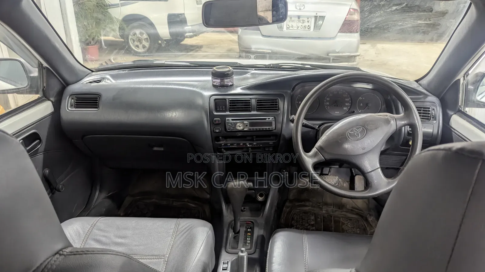 Toyota Corolla 2000 White