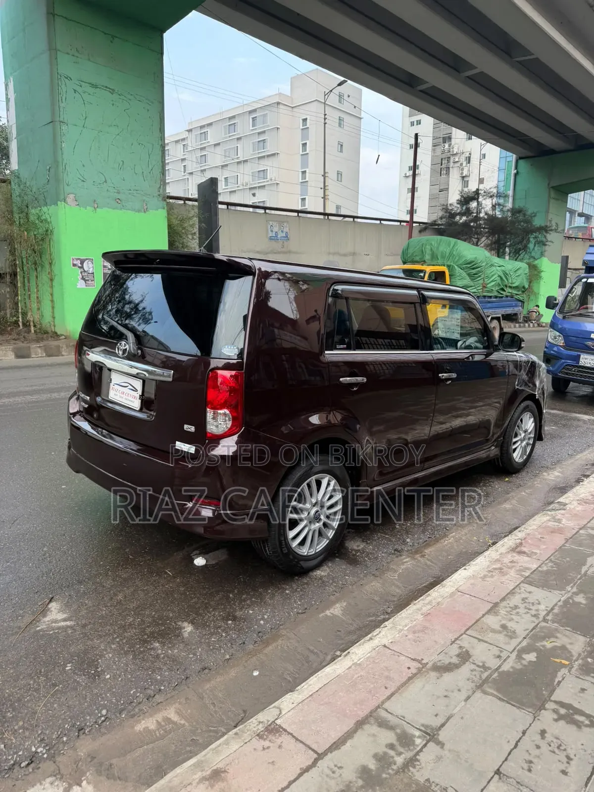 Toyota Corolla Rumion 2012 Brown
