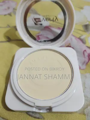 Everly Beauties Compact Powder, Shade - Banana