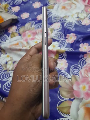 Vivo Y71 16 GB Gold