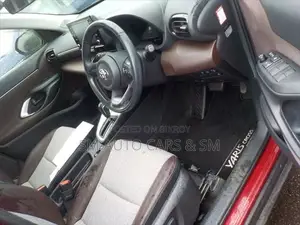 টয়োটা ইয়ারিস ক্রস ২০২১ লাল