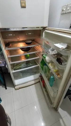 একটি সার্প ফ্রীজ বিক্রি হবে ৬০৬ লিটার
