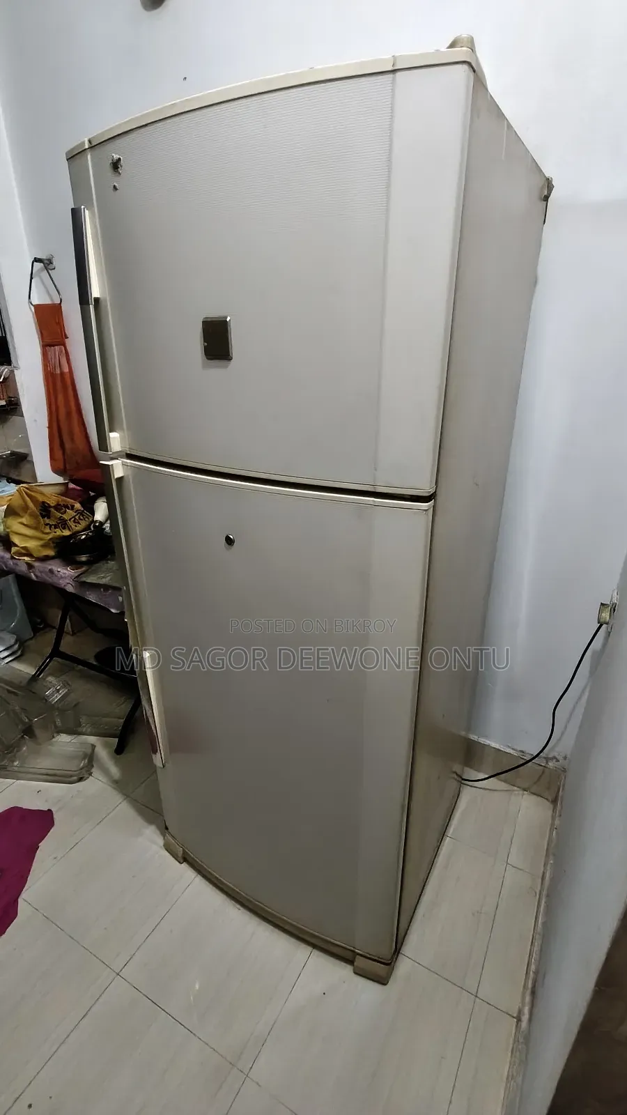 একটি সার্প ফ্রীজ বিক্রি হবে ৬০৬ লিটার
