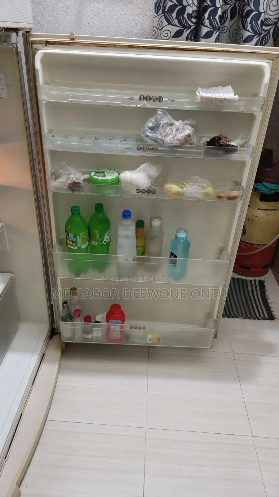 একটি সার্প ফ্রীজ বিক্রি হবে ৬০৬ লিটার