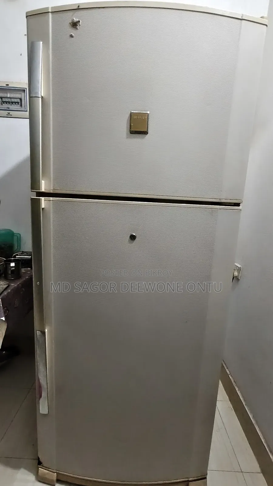 একটি সার্প ফ্রীজ বিক্রি হবে ৬০৬ লিটার