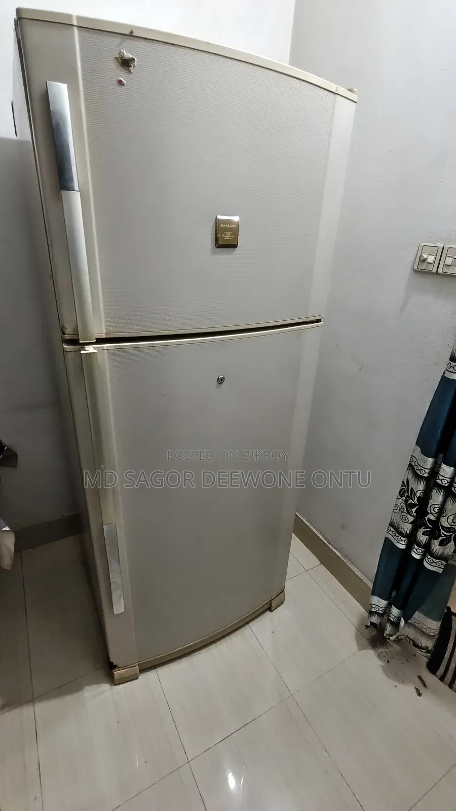 একটি সার্প ফ্রীজ বিক্রি হবে ৬০৬ লিটার