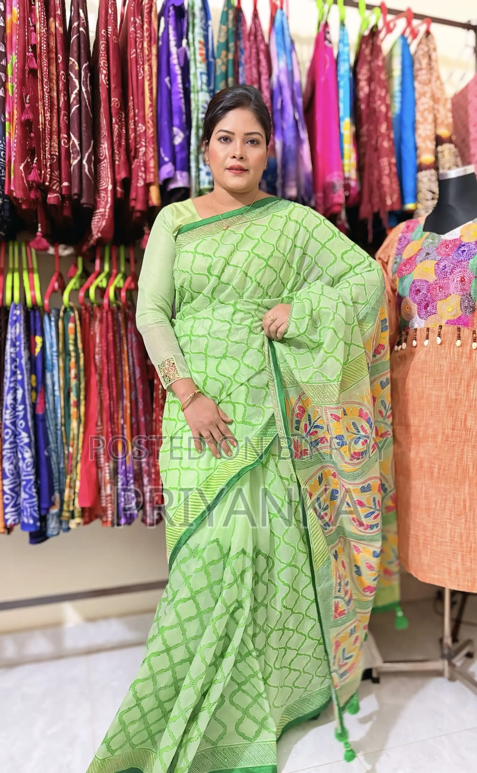 হ‍্যান্ডস্টিচ করা শাড়ি