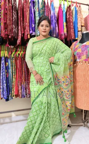 হ‍্যান্ডস্টিচ করা শাড়ি