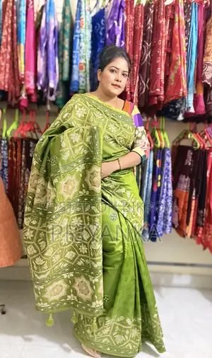 হ‍্যান্ডস্টিচ করা শাড়ি