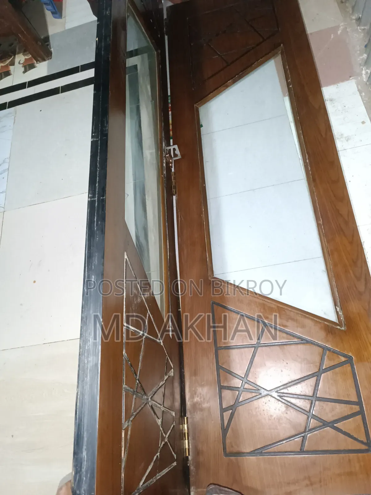 Double door lacquer polished