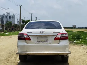 Toyota Premio ২০১২ হোয়াইট
